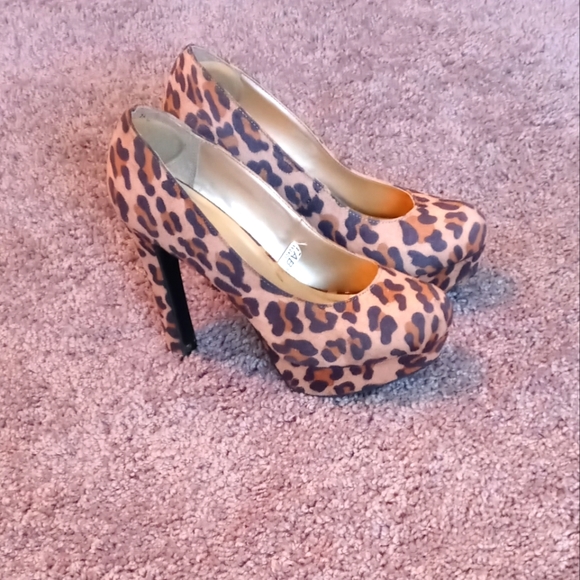Leopard Print Heels - Picture 2 of 3